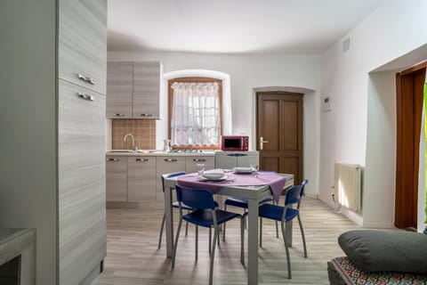 Property building, Kitchen or kitchenette, Living room