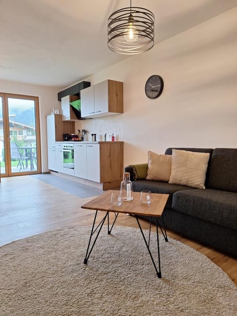 Kitchen or kitchenette, Living room, Seating area, Dining area, stove