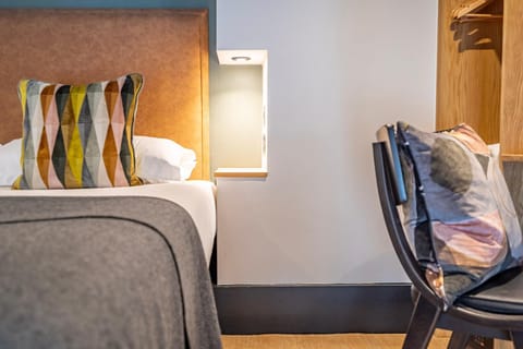 Bed, Seating area, Bedroom