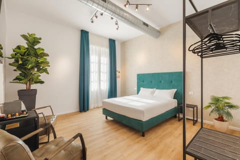Bed, TV and multimedia, Coffee/tea facilities, Photo of the whole room, Bedroom, Drinks, Alcoholic drinks, Non alcoholic drinks, children, young children, older children, cot, Bath, bidet, flat iron, furniture, hair dryier, heating, internet, locker, minibar, safe, VIP, wedding, acessibility, air conditioner