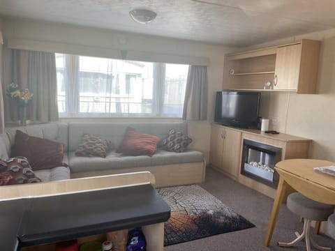 2 Bedroom Caravan - Ash 51, Trecco Bay House in Porthcawl