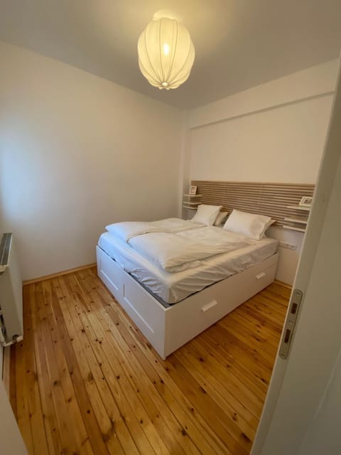 Bed, Bedroom, heating