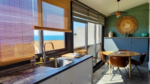 Kitchen or kitchenette, Dining area, Sea view