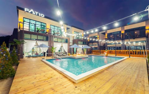 Property building, Night, Pool view, Swimming pool, sunbed