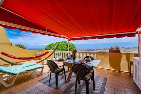 Patio, Day, Natural landscape, View (from property/room), Balcony/Terrace, Seating area, Dining area, Sea view, sunbed