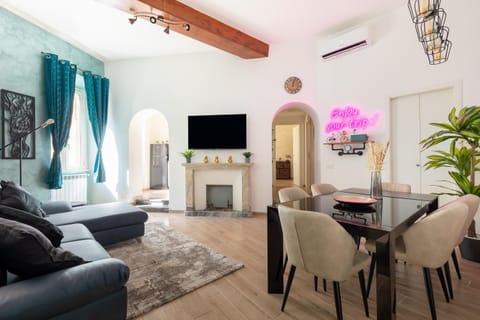 TV and multimedia, Living room, Seating area, Dining area, Evening entertainment