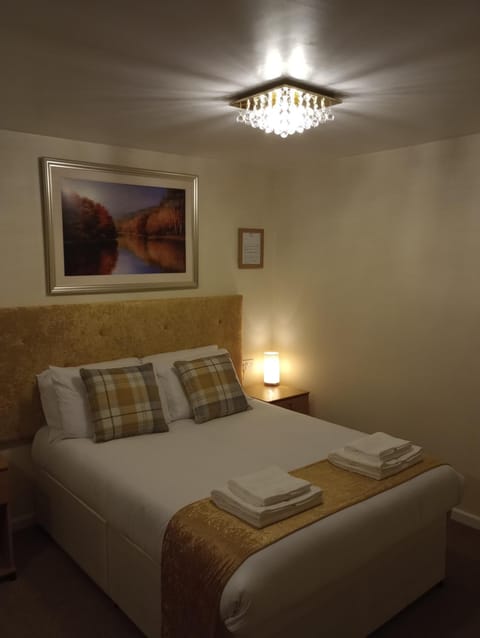 Bed, towels