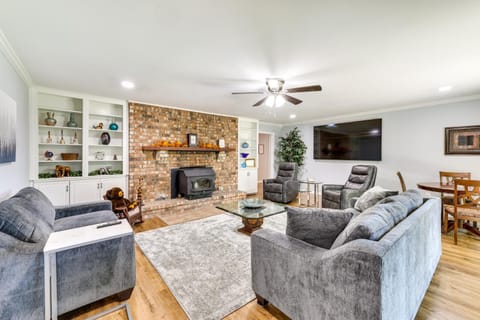 Expansive Fayetteville Retreat 11 Mi to U of A! House in Arkansas