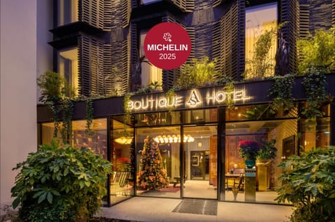 Property building, Facade/entrance, Night, Property logo or sign, Logo/Certificate/Sign, Certificate/Award