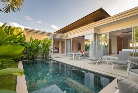 Property building, Garden, Seating area, Swimming pool, sunbed