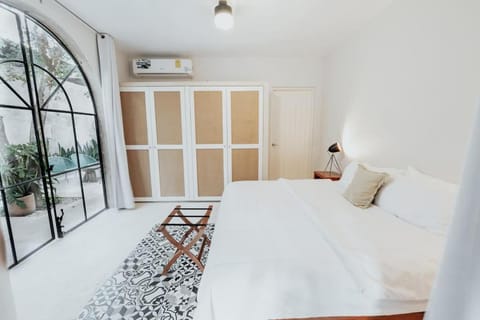 Bedroom, air conditioner