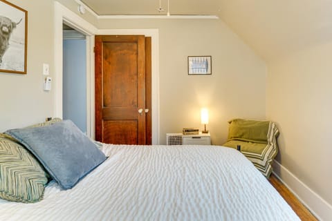 Historic Detroit Bungalow Pet and Family Friendly House in Tecumseh