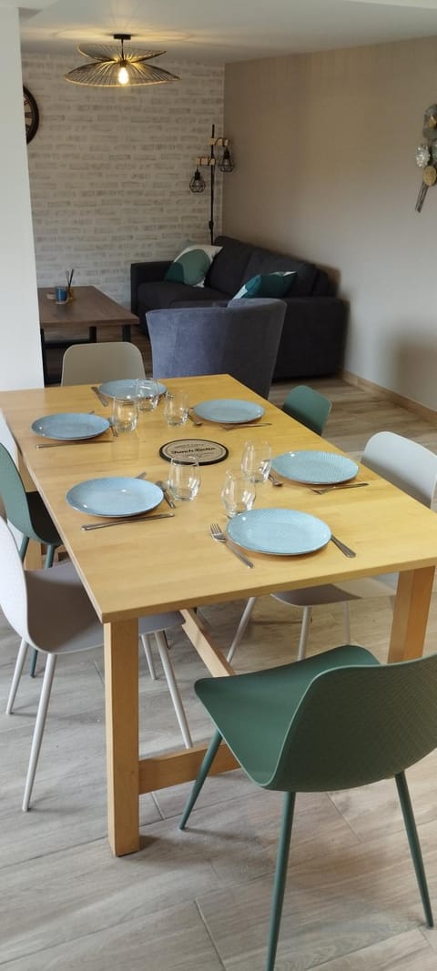 Charmante maison de campagne, avec jardin, vue rivière, 15 min Cabourg House in Normandy