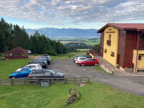 Property building, Spring, Neighbourhood, Natural landscape, Mountain view, Parking