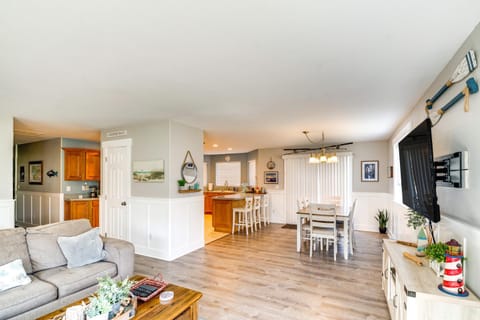 Pet-Friendly Westport Vacation Rental with Hot Tub! House in Westport