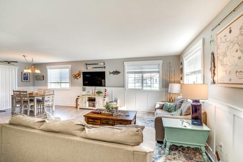 Pet-Friendly Westport Vacation Rental with Hot Tub! House in Westport