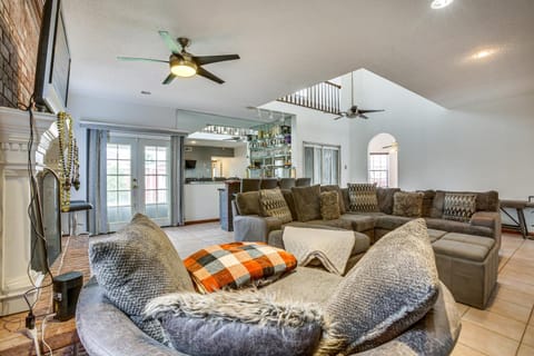 4 Mi to Bourbon St Spacious Retreat with Wet Bar! House in Terrytown