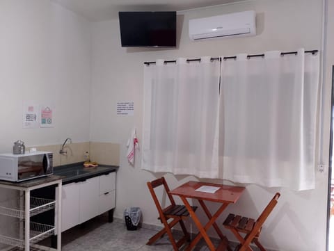TV and multimedia, Kitchen or kitchenette, Dining area, minibar, oven, air conditioner