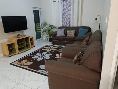 TV and multimedia, Living room, Seating area, Evening entertainment