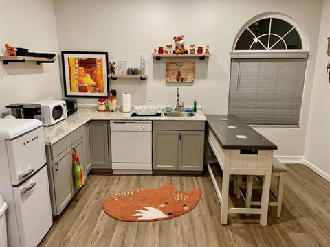 Foxs Den Hot Tub Bbq Queen Bed Sleeps 2 House in Ahwahnee