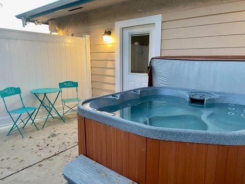 Foxs Den Hot Tub Bbq Queen Bed Sleeps 2 House in Ahwahnee