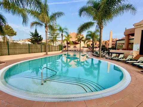 Pool view, Swimming pool, sunbed