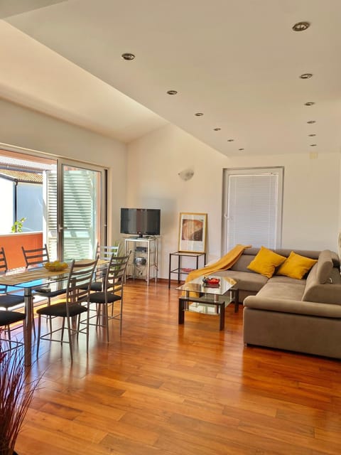 Communal lounge/ TV room, TV and multimedia, Living room, Seating area