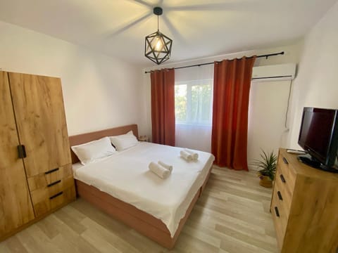 Bed, Bedroom, air conditioner