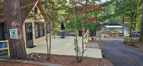 #06 - Lakeview Two Bedroom Cottage-Pet Friendly House in Rockwell