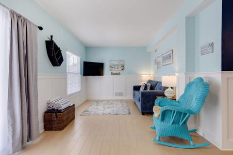 Gorgeous Apartment on Mango St Steps to Beach Apartment in Estero Island