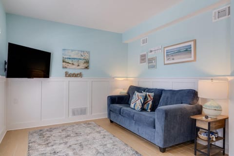 Gorgeous Apartment on Mango St Steps to Beach Apartment in Estero Island