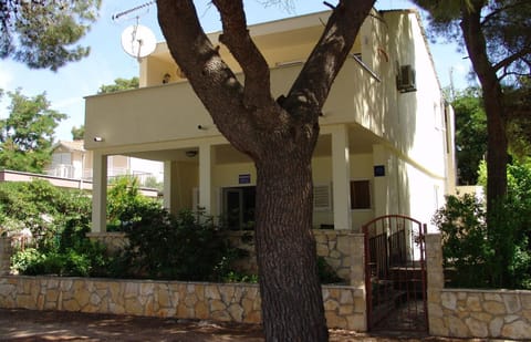 Patio, Facade/entrance