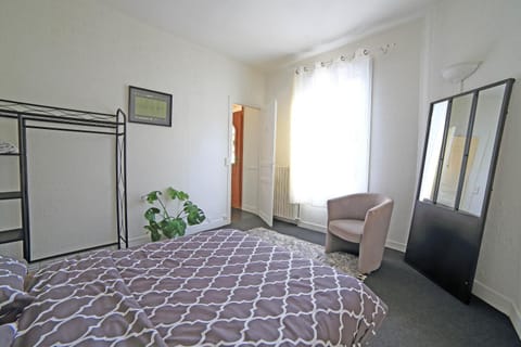 Bed, Photo of the whole room, Bedroom, wardrobe