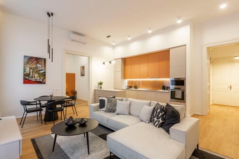TV and multimedia, Kitchen or kitchenette, Living room, Seating area, Dining area, minibar, pet friendly, air conditioner