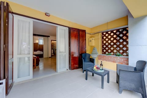 Facade/entrance, Facade/entrance