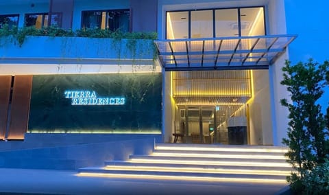 Facade/entrance, Night