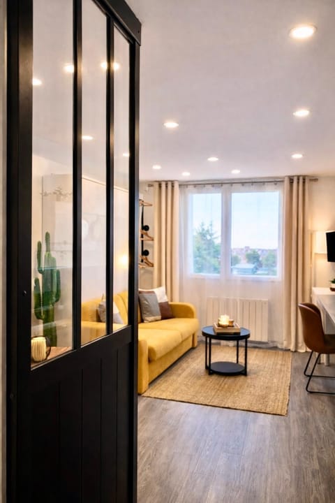 TV and multimedia, Living room, Photo of the whole room, Seating area