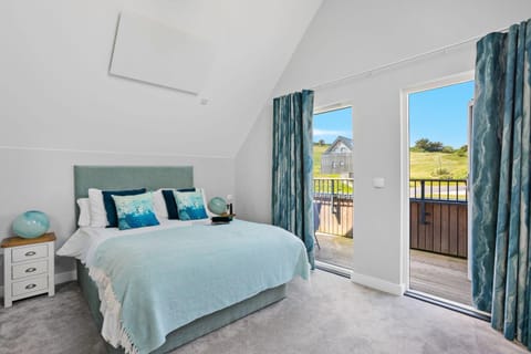 Bed, Balcony/Terrace, Bedroom