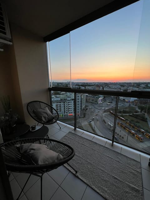 Day, View (from property/room), Balcony/Terrace, Living room, Seating area, Sunrise, Sunset