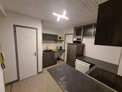 Kitchen or kitchenette, oven, stove