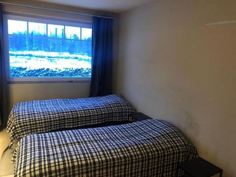 Kotimaailma - Iso ja viihtyisä omakotitalo saunalla 9 henkilölle Apartment in Helsinki