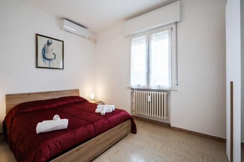 Bed, Photo of the whole room, Bedroom, towels, wardrobe, air conditioner
