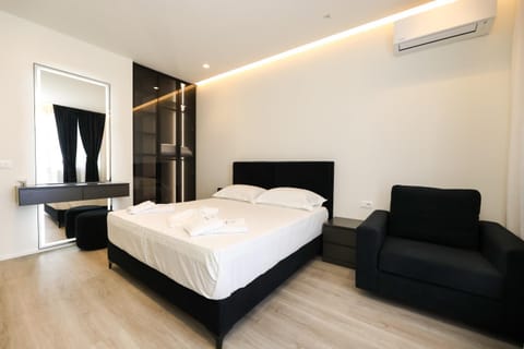 Bed, Photo of the whole room, Bedroom, air conditioner