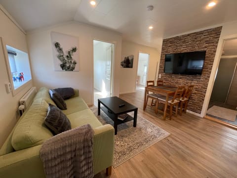 TV and multimedia, Living room, Dining area, Evening entertainment