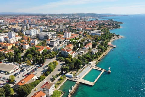 Restaurant/places to eat, Facade/entrance, Bird's eye view, Beach, City view, Sea view, Swimming pool