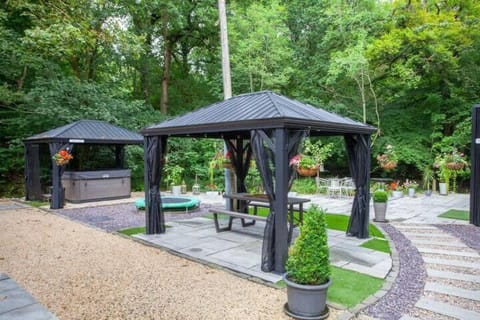 The Ultimate Luss Retreat House in Scotland