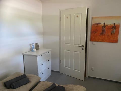 Photo of the whole room, Bedroom, wardrobe