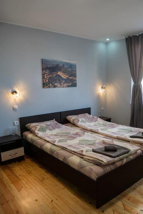 Property building, People, Photo of the whole room