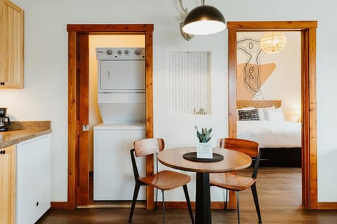 Mt Merritt Suite Logan Health Nearby Apartment in Kalispell