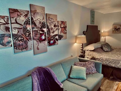 Butterfly Suite Hot Tub BBQ Private Apartment in Ahwahnee